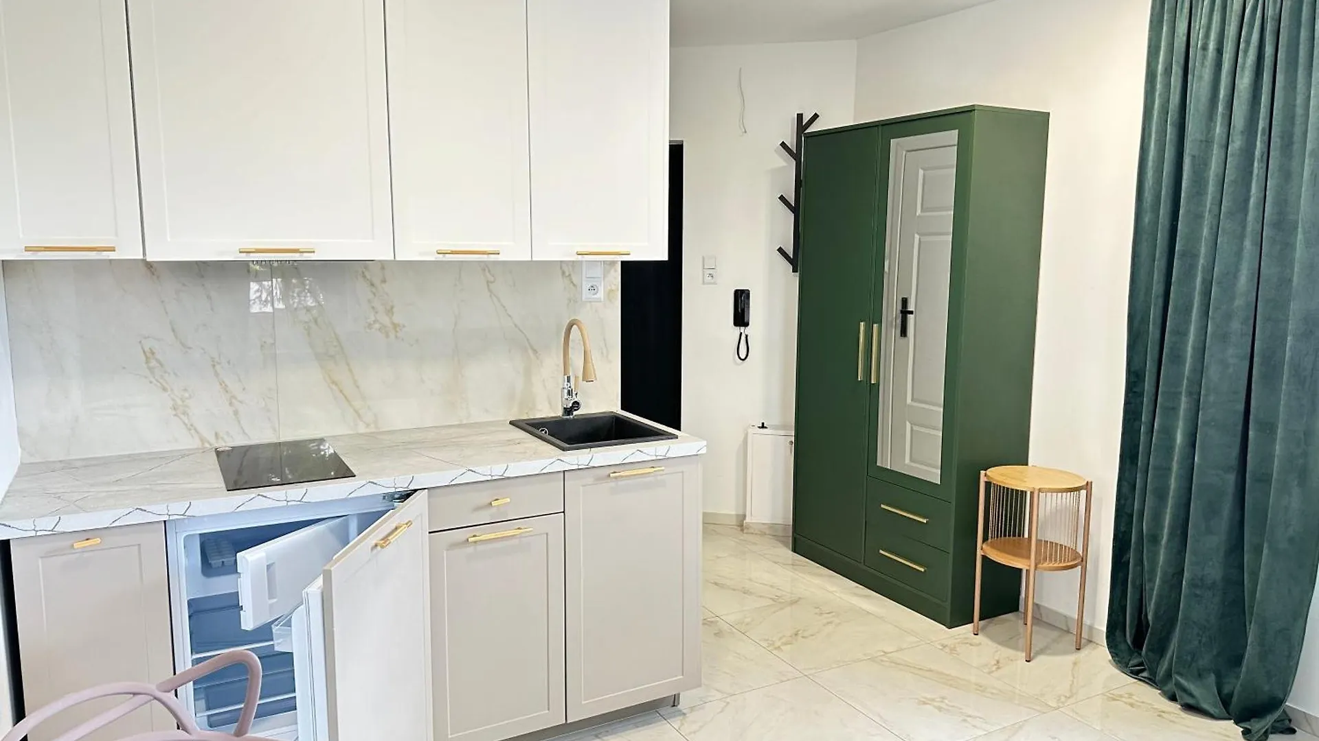 Moveen! Wynajem Apartamentow We Wroclawiu! 10 Minut Od Centrum Apartment