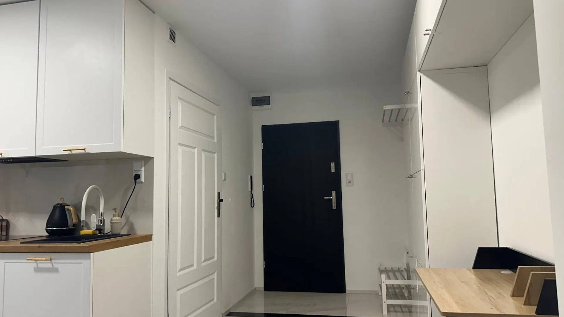 Moveen! Wynajem Apartamentow We Wroclawiu! 10 Minut Od Centrum Apartmán